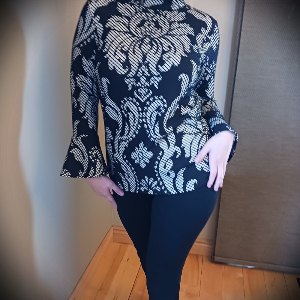 NWOT FRANK LYMAN LUX LACE over textured material back zippered fitted top SZ 10